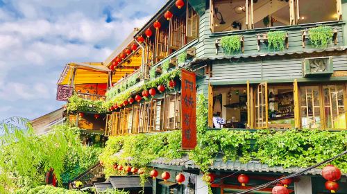Shifen Old Street + Pingxi Old Street + Jiufen Old Street + Keelung Miaokou Night Market Day Tour