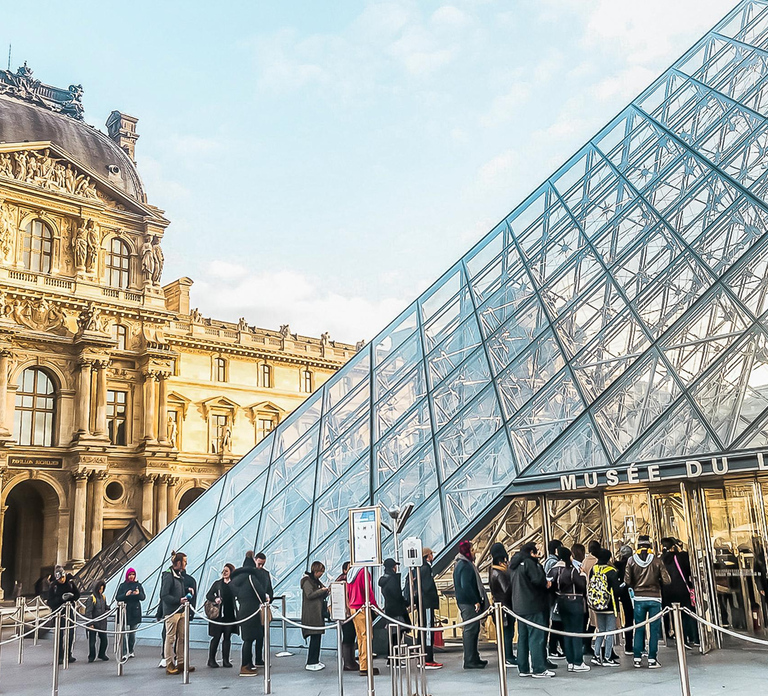 Paris: Louvre Museum Timed-Entrance Ticket