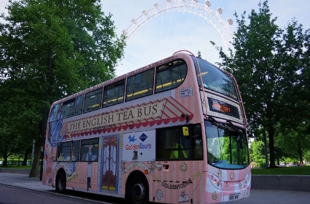 London Afternoon Tea Bus with Panoramic Tour - HolidaySG