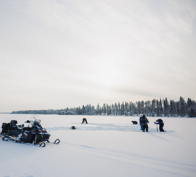 Rovaniemi: Ice Fishing & Snowmobile Safari Combo Day