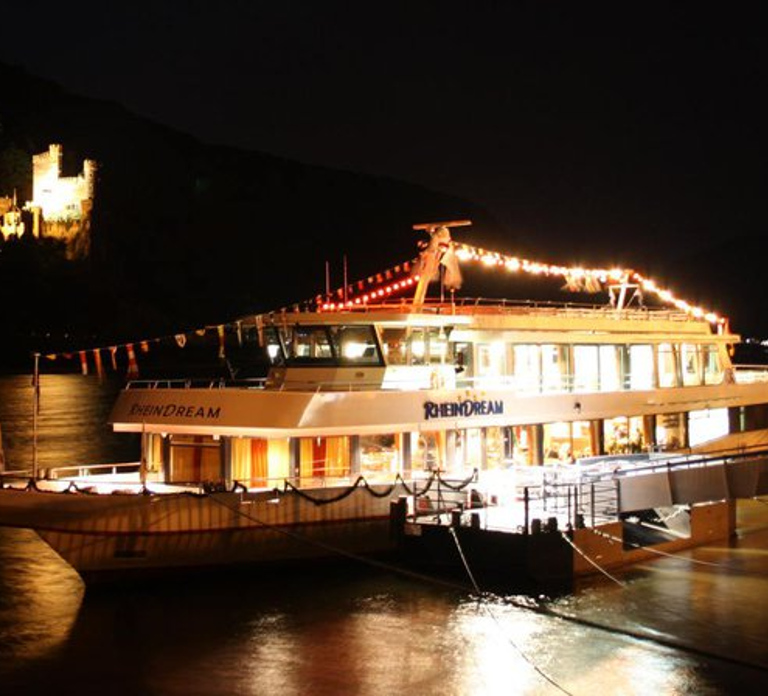 From Rüdesheim: 2-hour Christmas Boat Tour on the Rhine