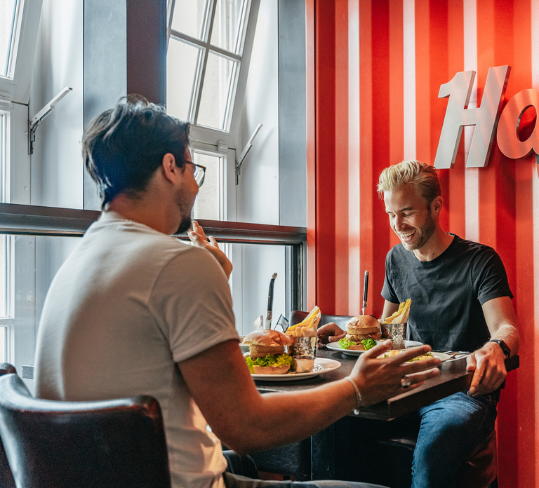 Hamburg: Hard Rock Cafe Skip-the-Line Meal