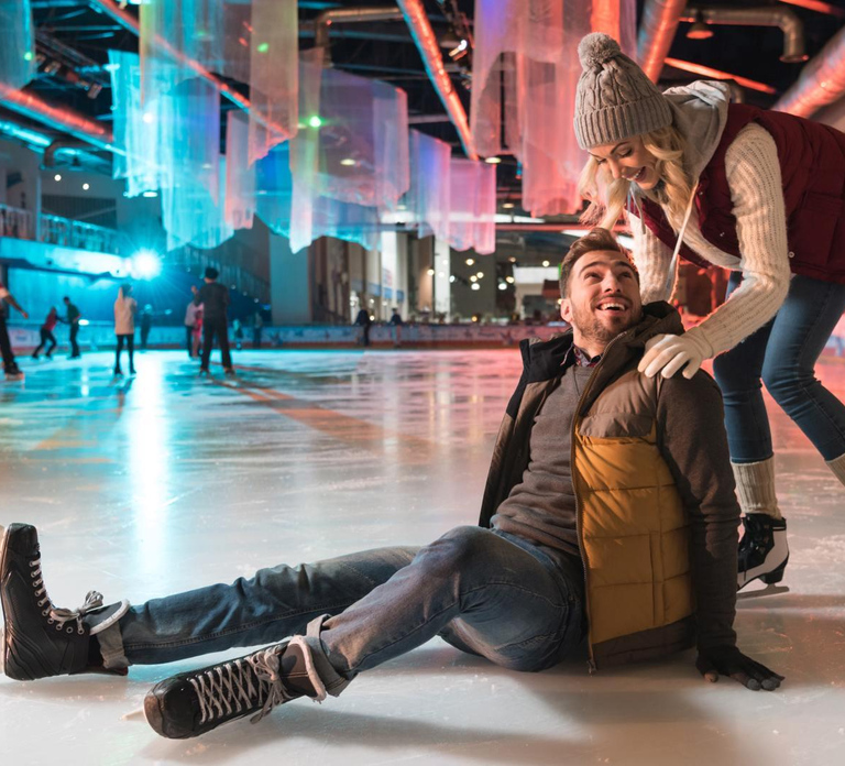 Berlin: Ice Skating at "Das Center" at Potsdamer Platz