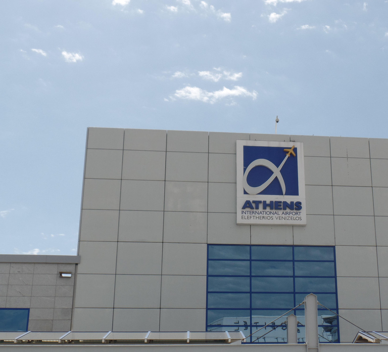 Private transfer between Athens Airport and Piraeus port