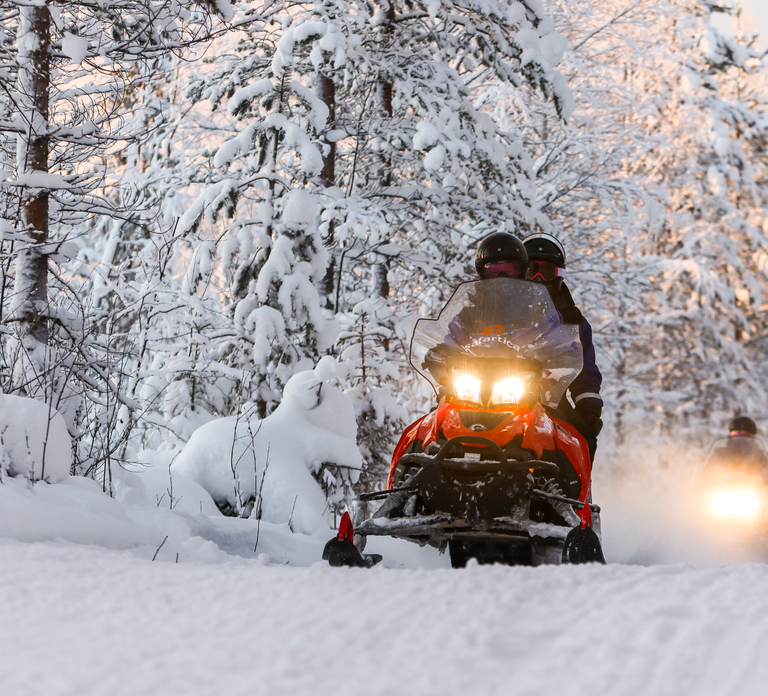 Rovaniemi: 2-Hour Snowmobiling Experience