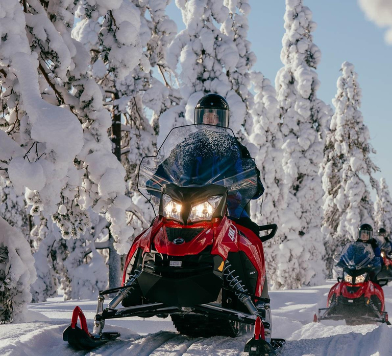 Levi: Snowmobile Safari to the Levi Nature