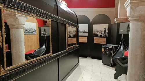 Venice: Grand Canal Gondola Experience with Live Commentary Day Tours