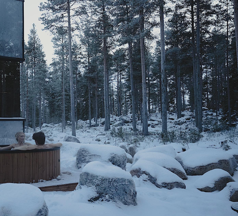 Rovaniemi: Forest Spa, Outdoor hot tubs and bathrobe dinner