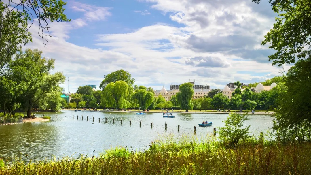 Trafalgar Square + Wembley Stadium + Borough Market + Sherlock Holmes Museum