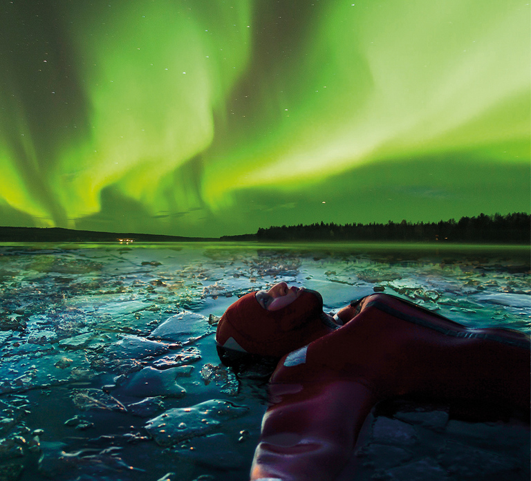Levi: Ice Floating and Northern Lights Tour