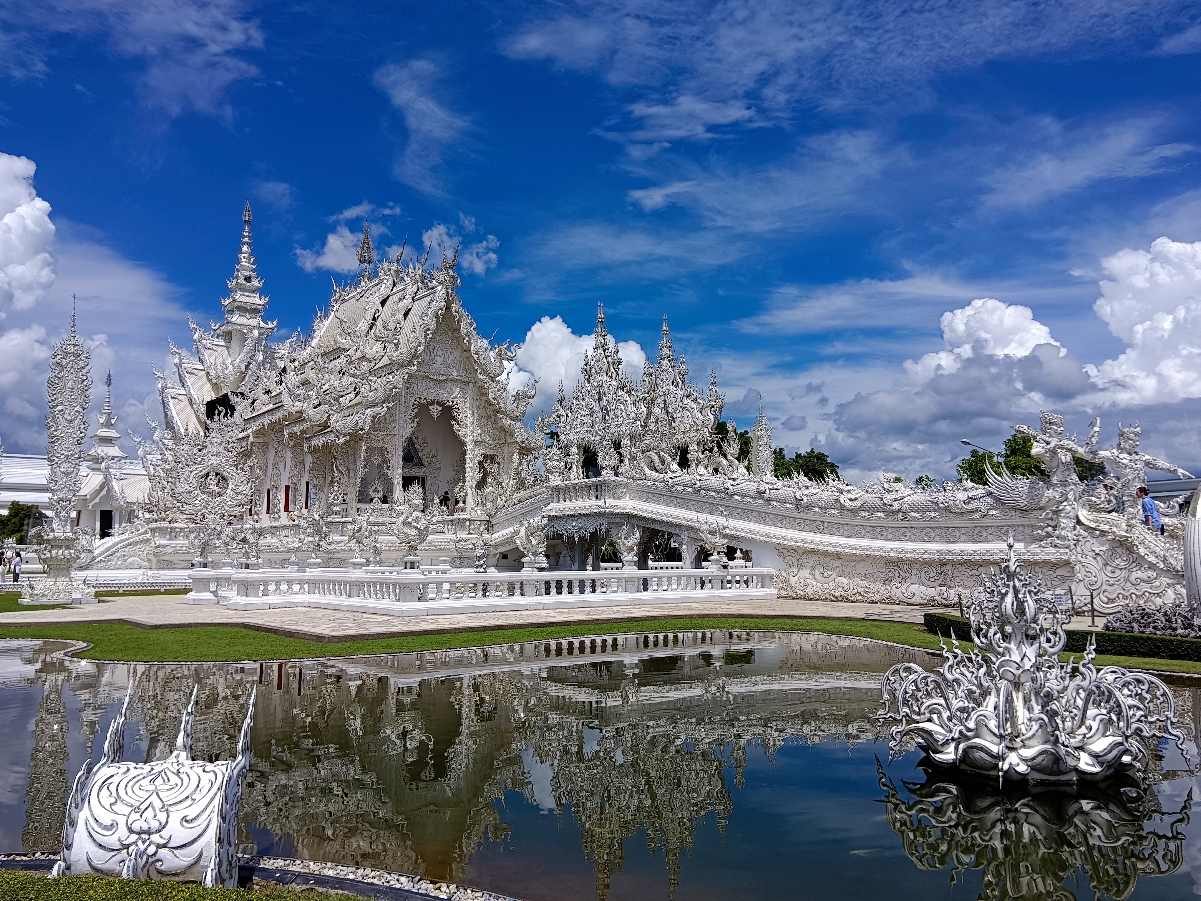Chiang Rai Day Tour from Chiang Mai :  Hot Spring, Wat Rong Sue Ten, White Temple, Black House Musuem, Long Neck
