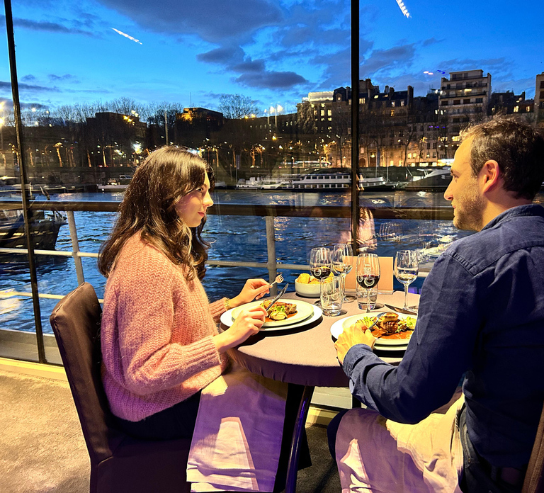 Paris: 3-Course-Dinner Cruise with Wine on the Seine River