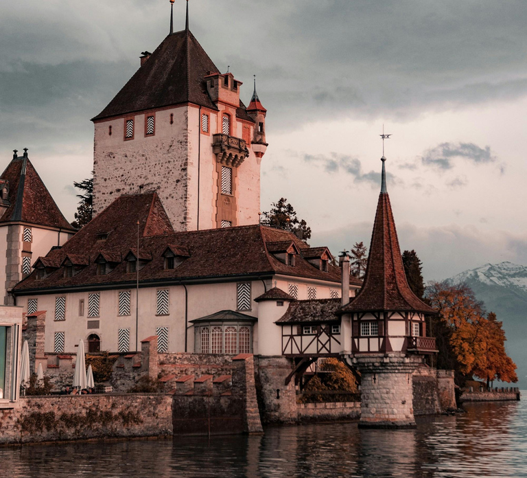 Interlaken: Lake Thun Castles Tour with Entry Tickets