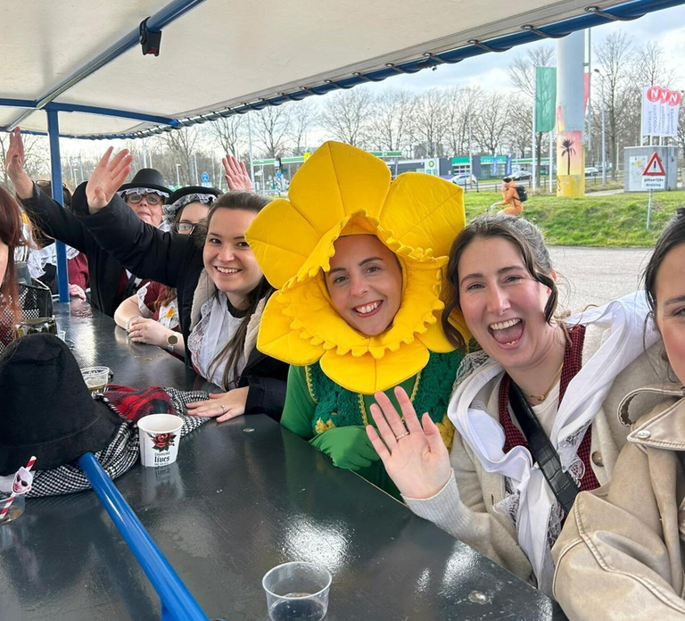 Amsterdam: Guided Beer or Prosecco Bike Tour