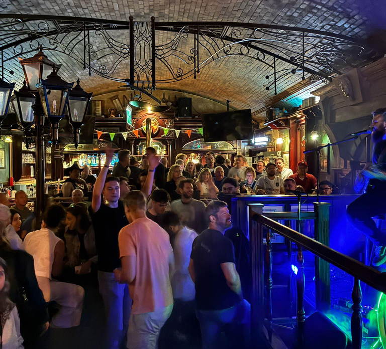 Berlin: Pub Crawl & Party with Free Shots & VIP Club Access