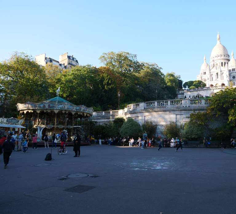 Paris: Montmartre Must-See Walking Tour with a Local Guide