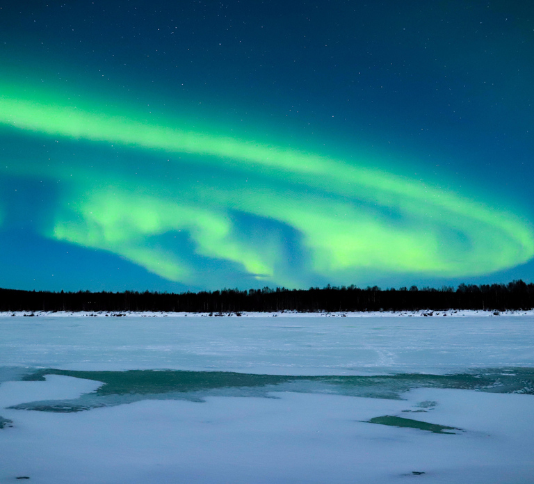 From Rovaniemi: Aurora Borealis Trip in Lapland Lakeside