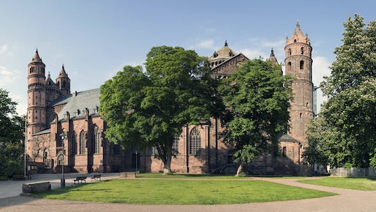 Private and guided walking tour of Worms