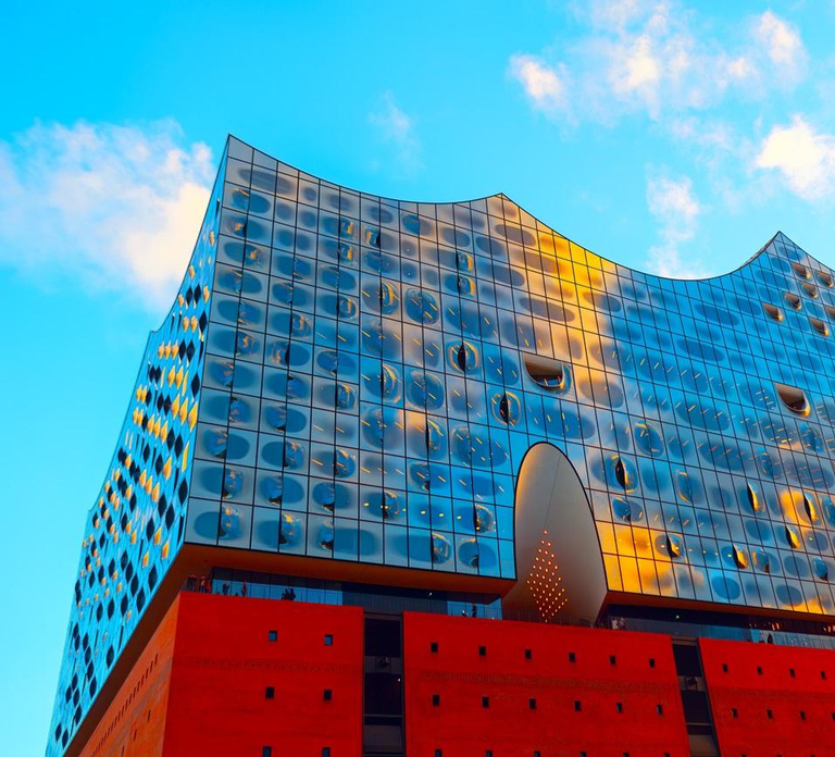 Hamburg: Elbphilharmonie Plaza, Highlights & Surroundings