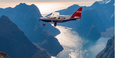 Milford Sound Scenic Flight from Queenstown - HolidaySG