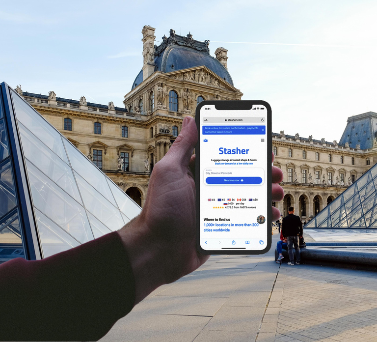 Paris: Luggage Storage close to Louvre Museum