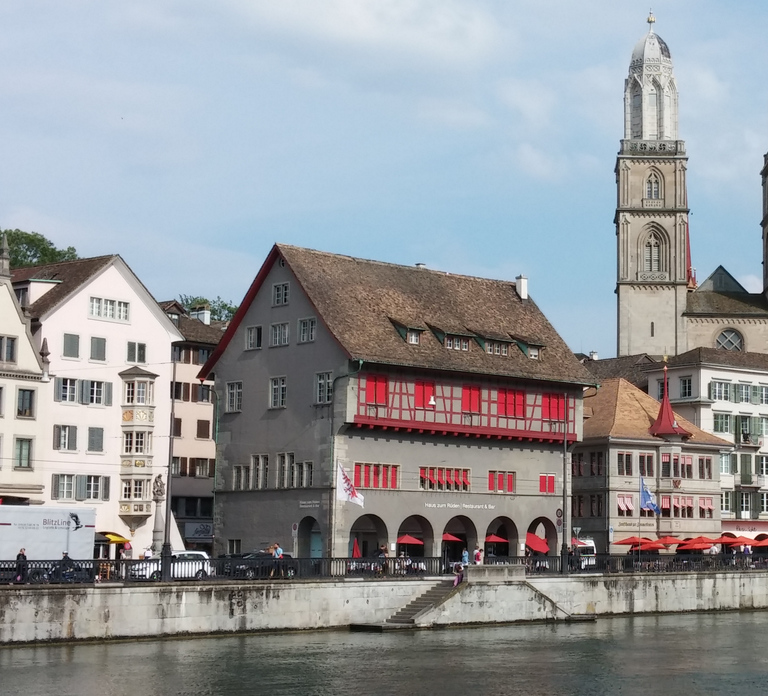 Zurich: Private Walking Tour with a Local Guide