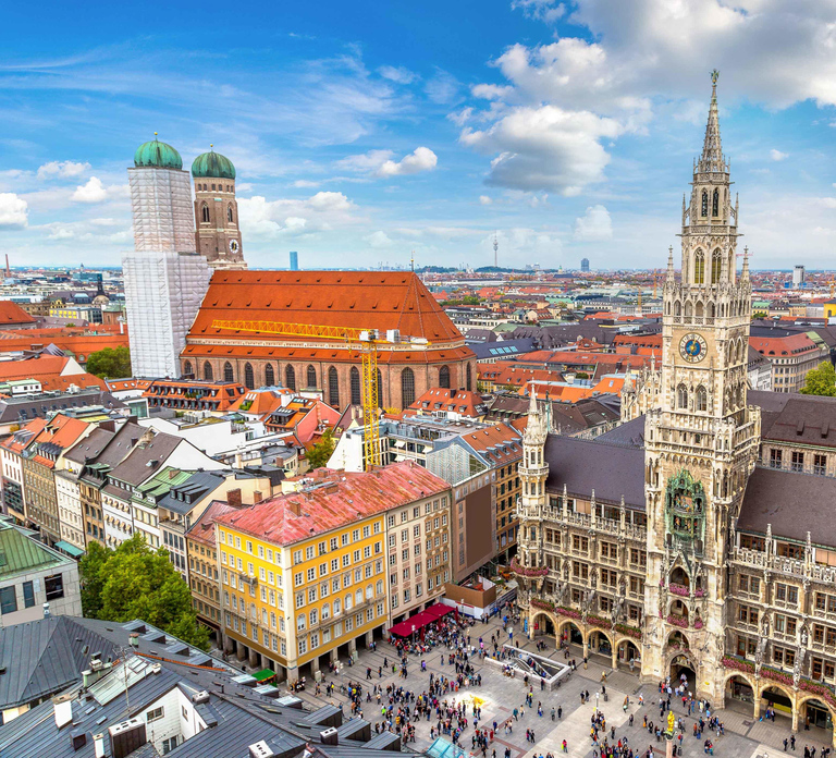 Munich: Old Town & Viktualienmarkt City Walk in German