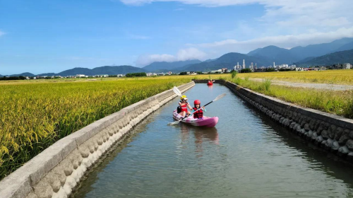 1-hour kayaking at Dongshan River Water Park [Yilan | Golden River Rice Paddies Canoeing Experience]