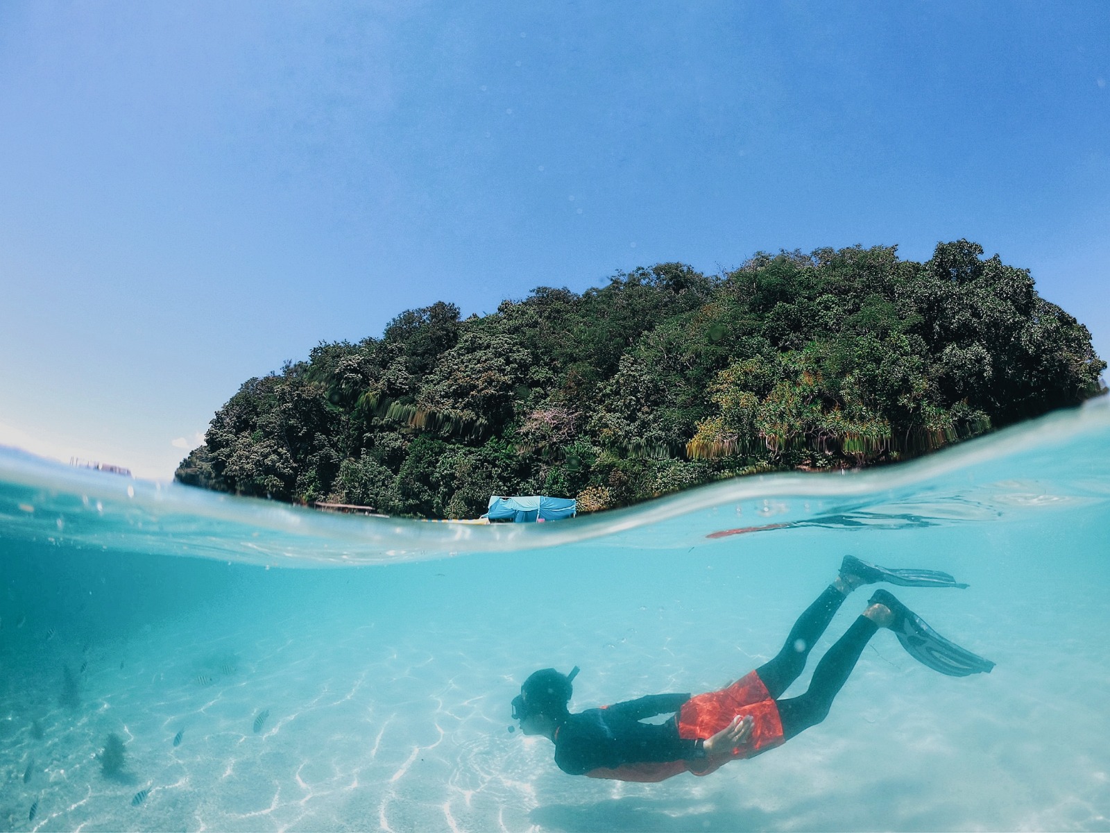MoonBay Island Snorkeling / Diving 1 Day Tour - HolidaySG