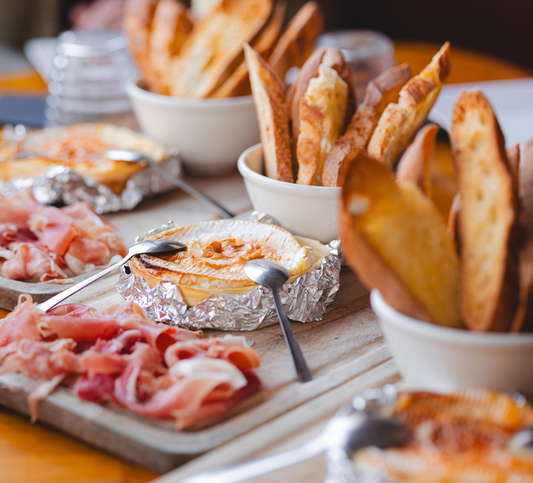 Marseille: Walking Food Tour with Full Meal