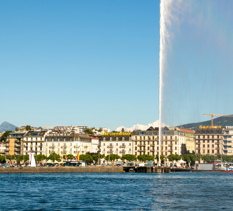 Explore the best guided intro tour of Geneva with a Local