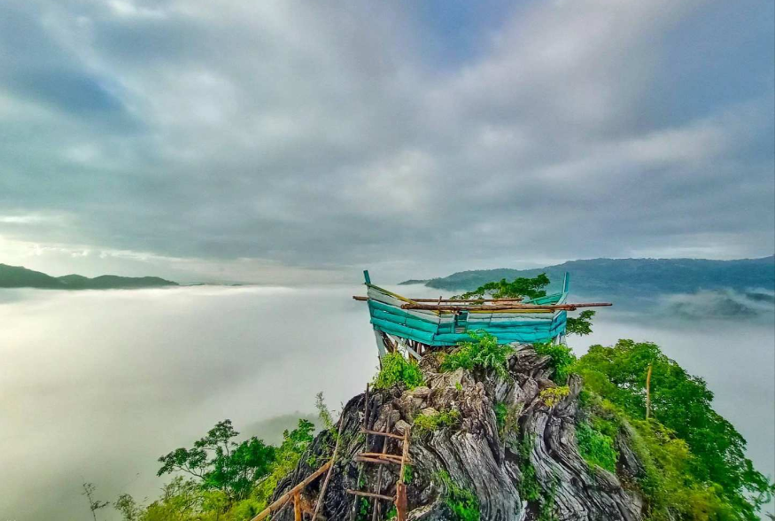 Mount Kulis Hiking Tour from Manila - HolidaySG