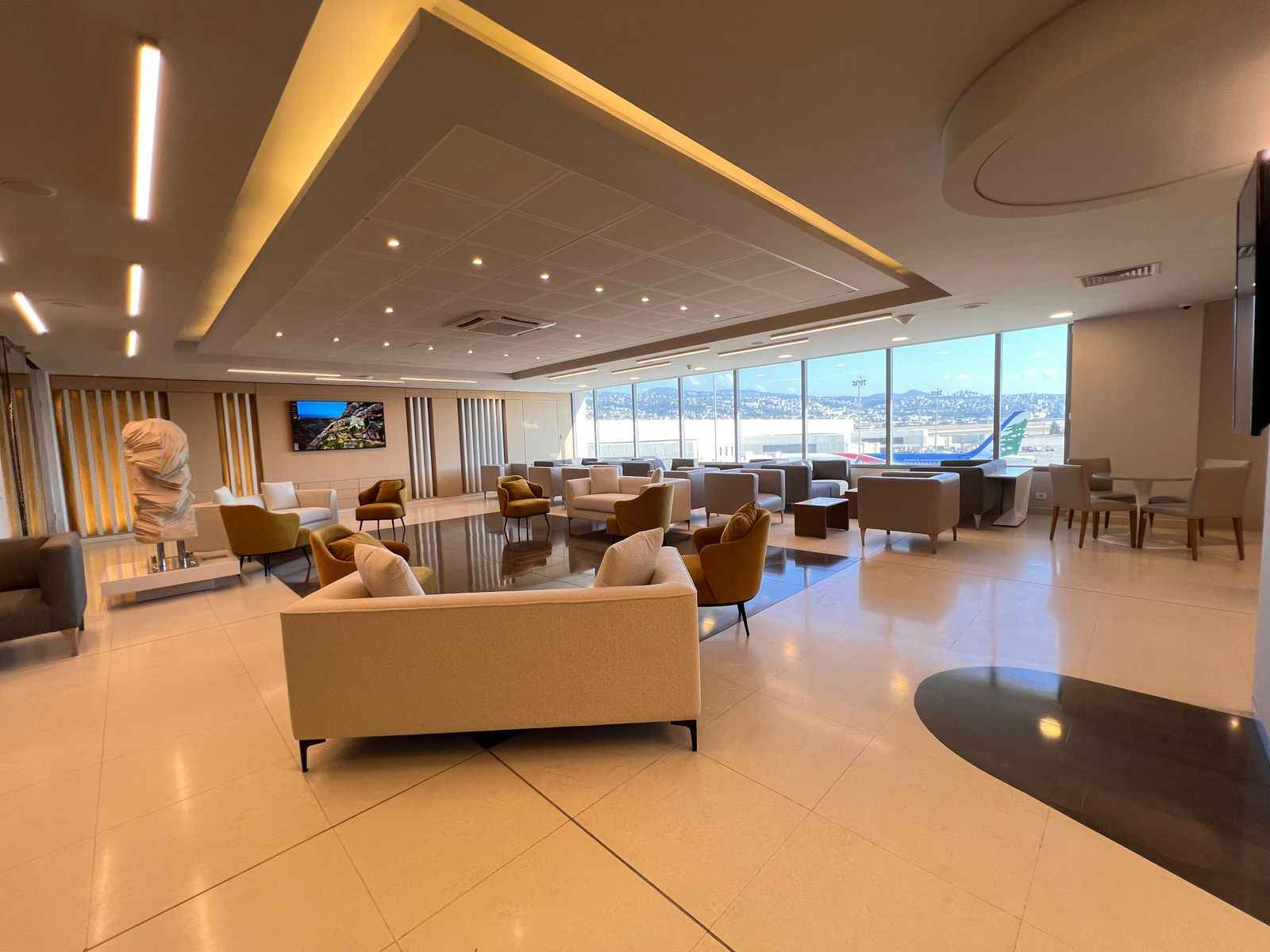 Ahlein Comfy Lounge Rafic Hariri International - HolidaySG