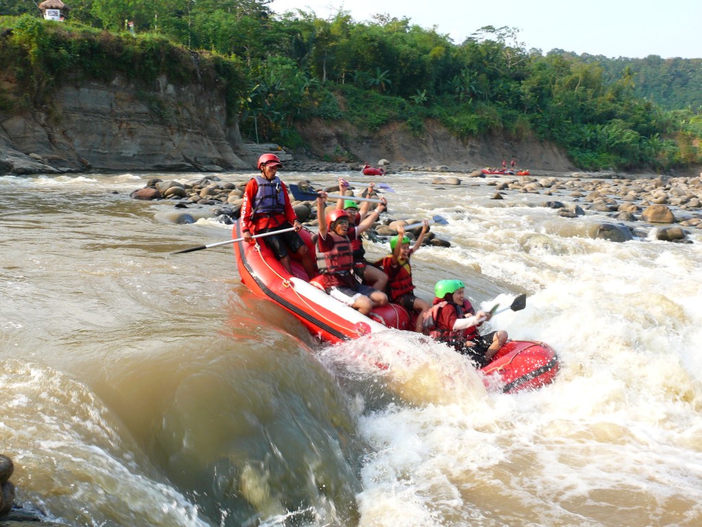 Rafting Pangalengan Bandung - HolidaySG