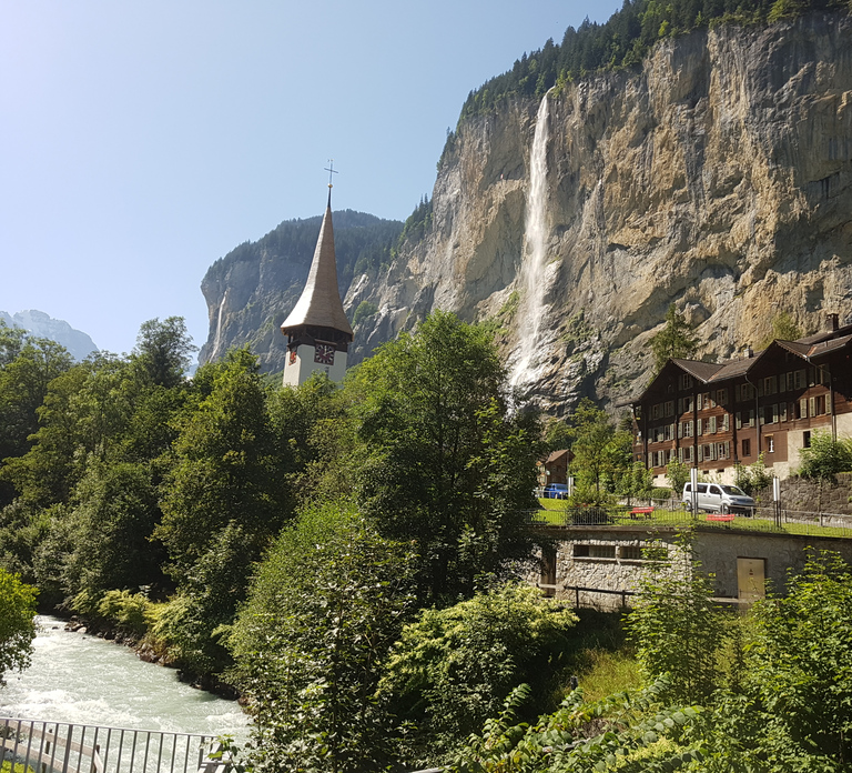 Lauterbrunnen and Mürren Small Group Day Trip