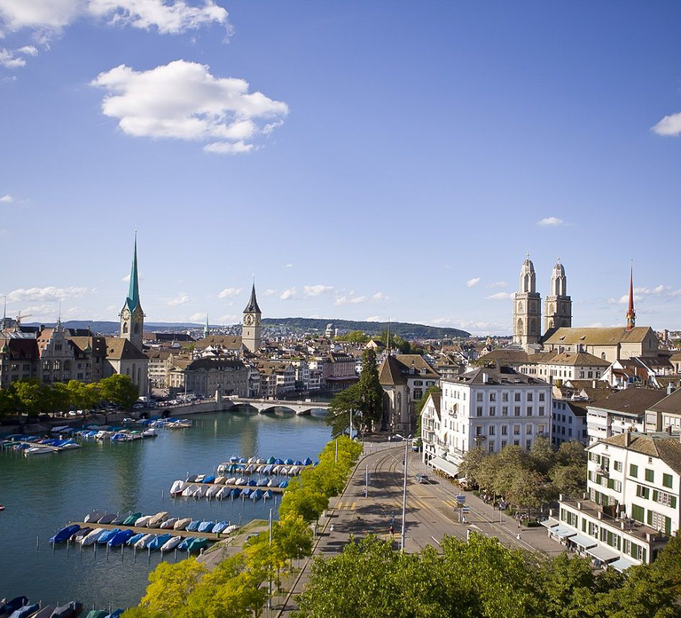 Zürich: 2-Hour Sightseeing Bus Tour + Optional FIFA Museum