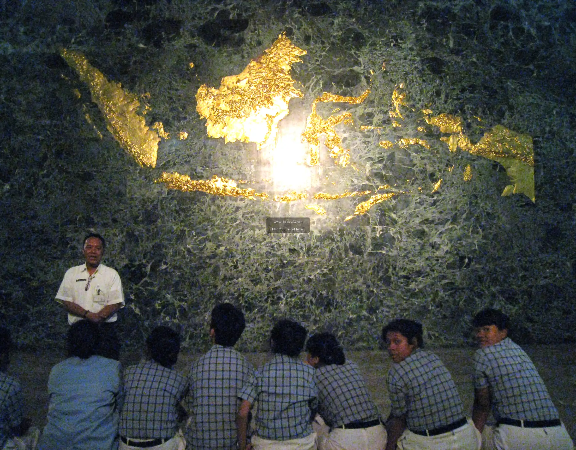 National Monument Jakarta - Indonesia | HolidaySG