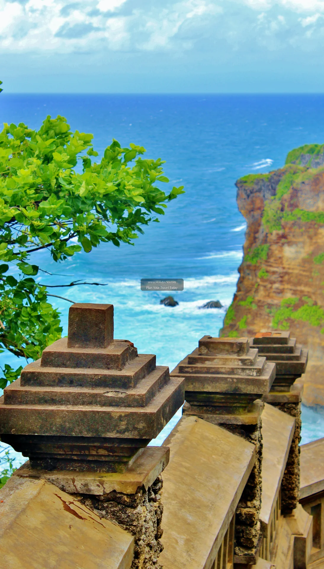 Uluwatu Temple - Indonesia | HolidaySG