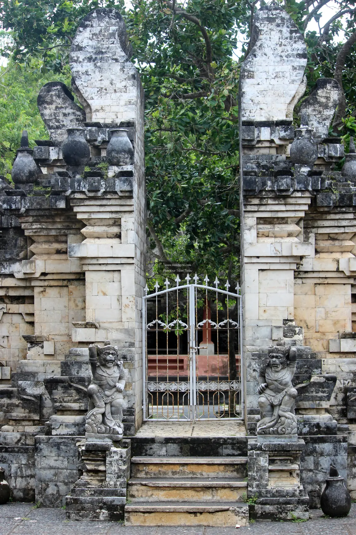 Uluwatu Temple - Indonesia | HolidaySG
