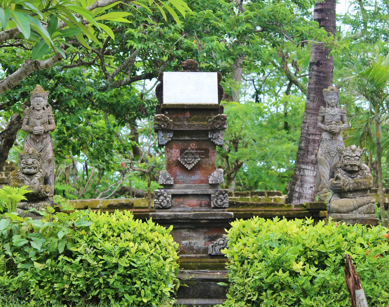 Uluwatu Temple, Indonesia – Budget Comparison: Getting the Most for Your Money