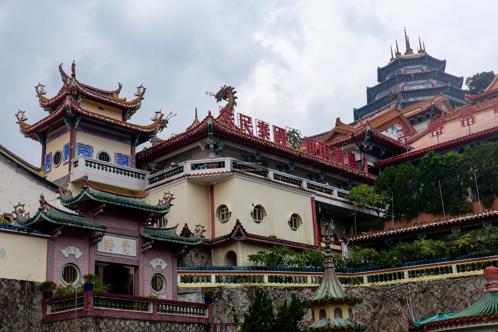 Top Temples to Visit in Kuching: Spiritual Journey Through Sarawak