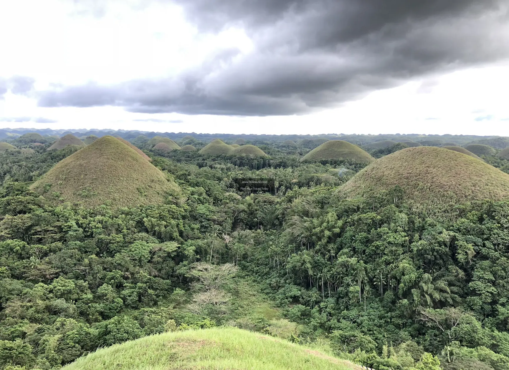 Chocolate Hills - Philippines | HolidaySG