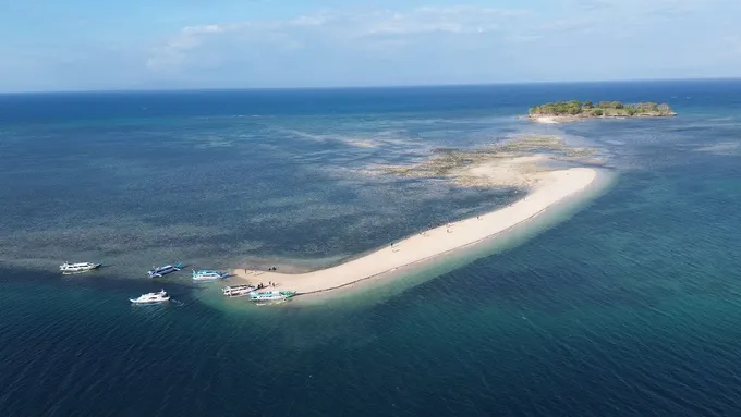 Pink Beach Guide